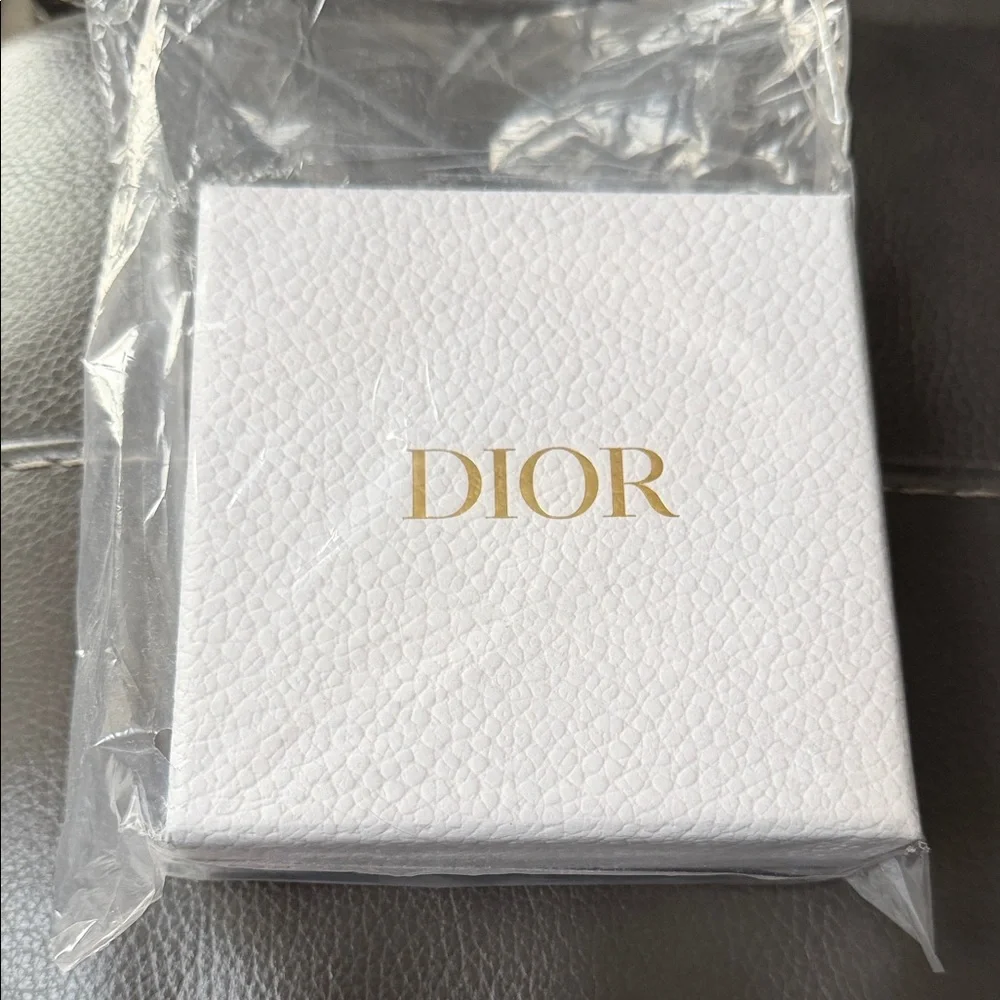 Dior White and Gold Signature Box - Picture 6 of 6